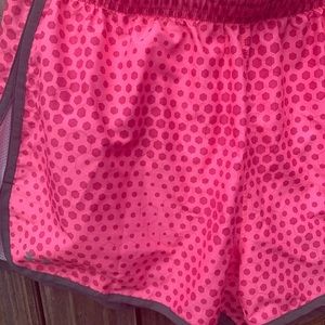 Under Armour Shorts - UNDER ARMOUR Athletic shorts. Sz L Under Armour Shorts - UNDER ARMOUR Athletic shorts. Sz L